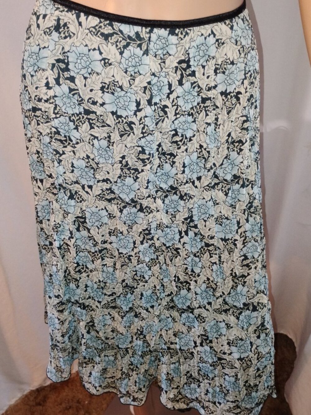 Worthington | Black Blue & White Floral Skirt | XL | Used Good - Picture 3 of 4
